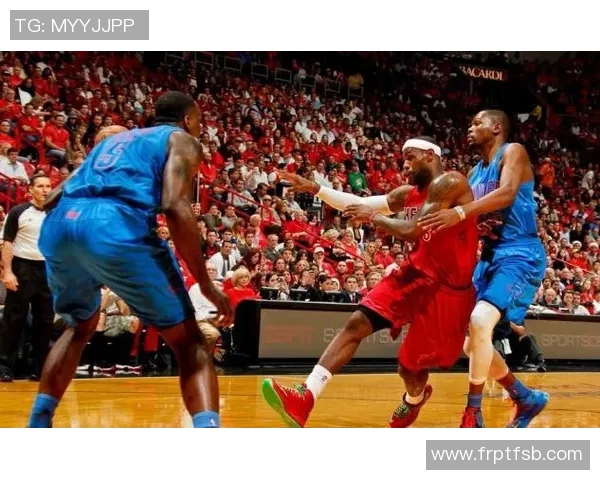 克里斯保罗的篮球传奇之路:从新秀到全明星的辉煌历程 克里斯保罗的篮球传奇之路:从新秀到全明星的辉煌历程